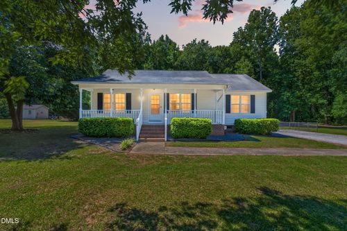 29 Sommerset Dr, Clayton, NC, 27520-7104 | Card Image