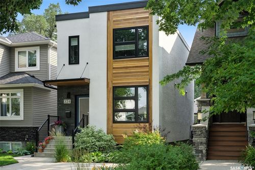 324 2nd St E, Saskatoon, SK, S7H1N8 | Card Image