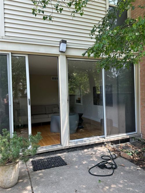 1049 Trevor Pl, Detroit, MI, 48207-3809 | Card Image