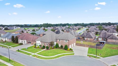 105 Quiet Oaks Dr, Youngsville, LA, 70592-5777 | Card Image
