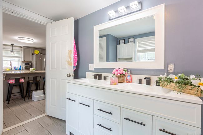 12 John St, House other with 3 bedrooms, 2 bathrooms and 4 parking in Killingly CT | Image 20