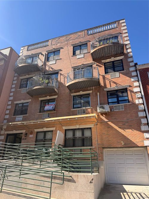 2a-4040 68th Street, New York, NY, 11377 | Card Image