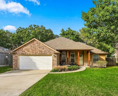 230 Oakwood Cir, Shady Shores, TX, 76208-5209 | Card Image