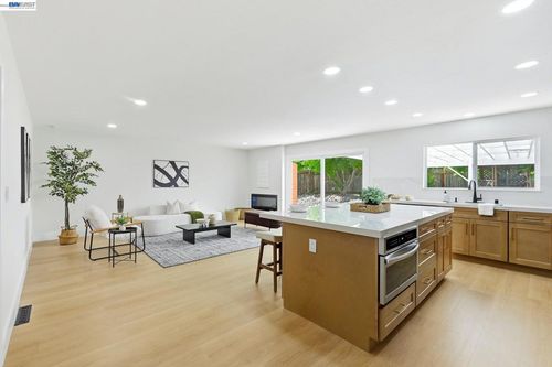 540 Hamilton Way, Pleasanton, CA, 94566-7718 | Card Image