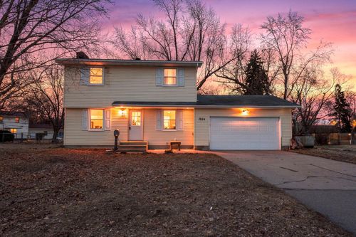 7624 Daleview Dr, Brooklyn Park, MN, 55443-3329 | Card Image