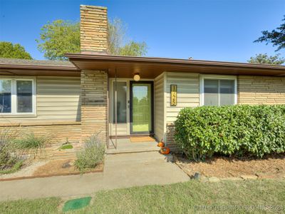 1725 W Golden Street, House other with 3 bedrooms, 2 bathrooms and null parking in Tulsa OK | Image 2