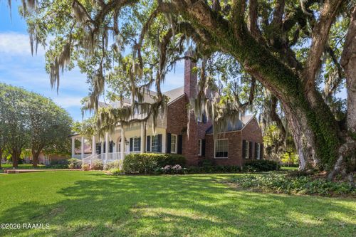 6 Duperier Oaks Dr, New Iberia, LA, 70563-1848 | Card Image