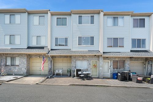 28 Wirt Ln, Staten Island, NY, 10309-4311 | Card Image