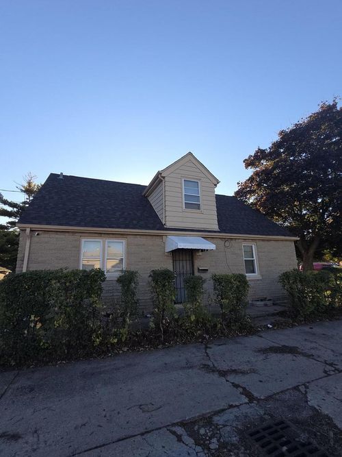 7421 W Grantosa Drive, Milwaukee, WI, 53218 | Card Image