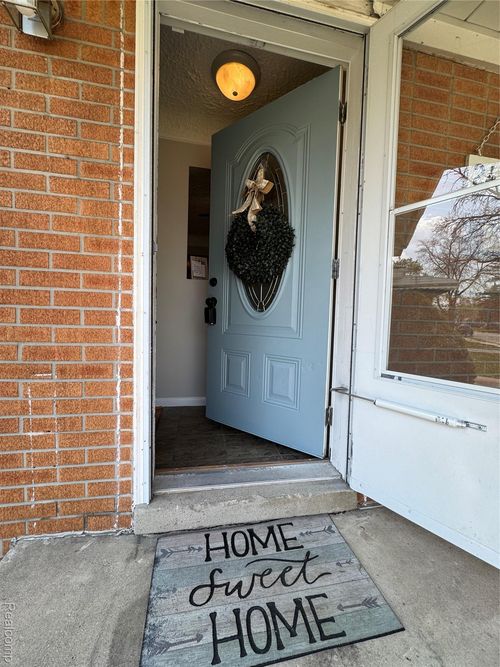 24933 Grove Ave, Eastpointe, MI, 48021-1073 | Card Image