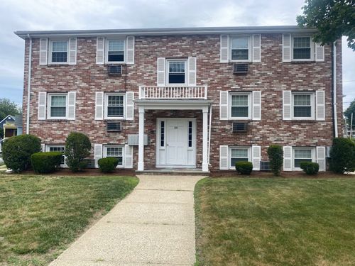 3a-100 Lynde Street, Melrose, MA, 02176 | Card Image
