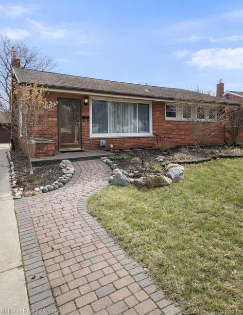 35327 W Chicago St, Livonia, MI, 48150-2518 | Card Image