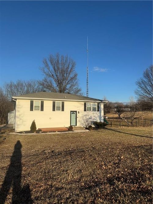 20940 Mclouth Rd, Tonganoxie, KS, 66086-3112 | Card Image