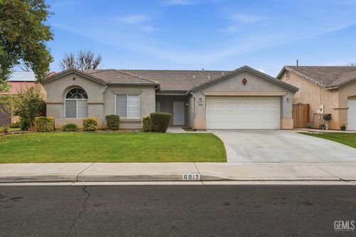 6017 Lakewood Shores Dr, Bakersfield, CA, 93312-5089 | Card Image