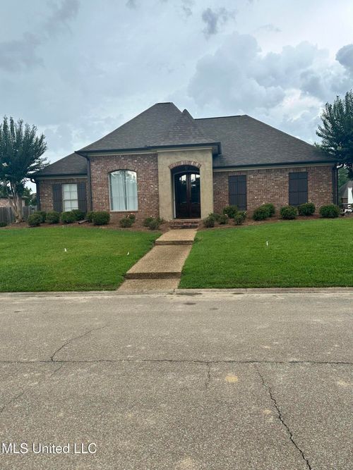 462 Pinebrook Cir, Brandon, MS, 39047-7830 | Card Image
