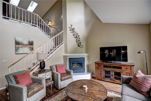 695 Saint Andrews Dr, Columbia Falls, MT, 59912-8865 | Card Image