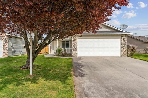 321 Pietra Way, Caldwell, ID, 83605-8007 | Card Image