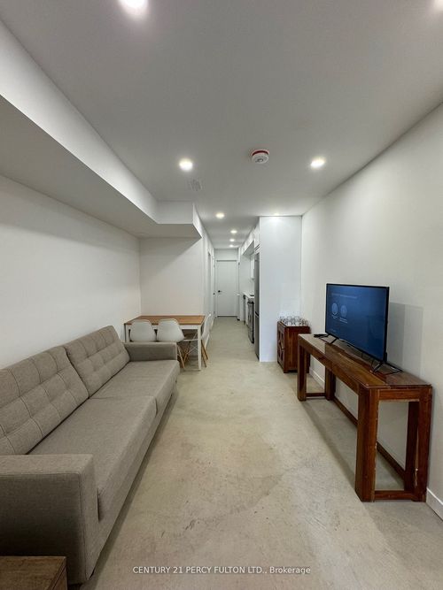 bsmt-890 Ossington Ave, Toronto, ON, M6G3V1 | Card Image
