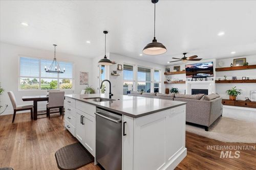 10128 Irongate Dr, Nampa, ID, 83687-7920 | Card Image