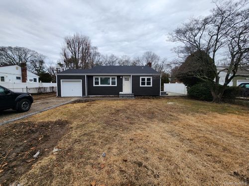 1550 N Gardiner Dr, Bay Shore, NY, 11706-1405 | Card Image