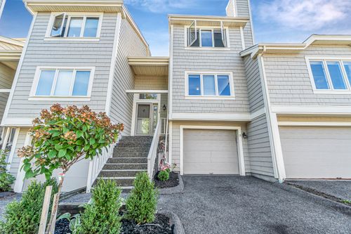 unit-4-18-11 Boulevard Dr, Danbury, CT, 06810-2213 | Card Image