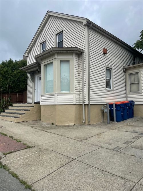 221 Middle St, New Bedford, MA, 02740-6015 | Card Image