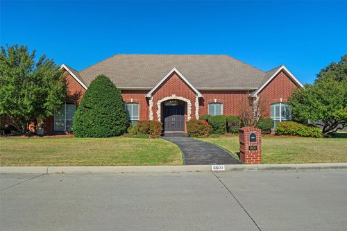 6600 Meadows West Dr S, Fort Worth, TX, 76132-1132 | Card Image