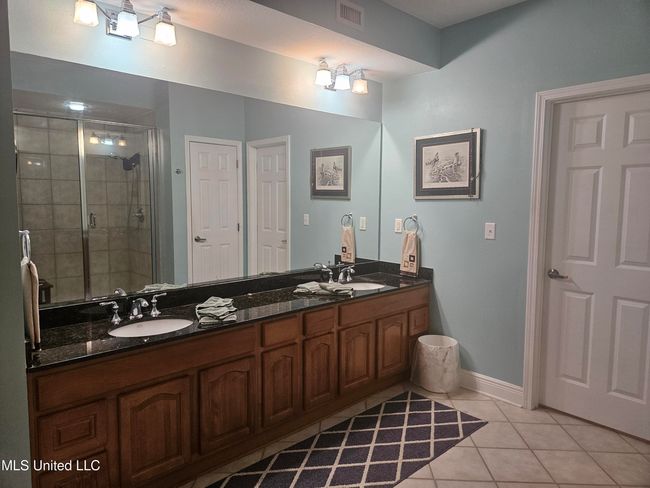 Primary Bathroom | Image 15
