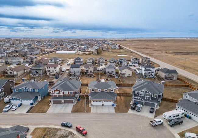 41 Hanson Lane Ne, Home with 3 bedrooms, 2 bathrooms and 4 parking in Langdon AB | Image 2