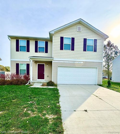 2205 Hunter Ln, Burton, MI, 48519-2025 | Card Image