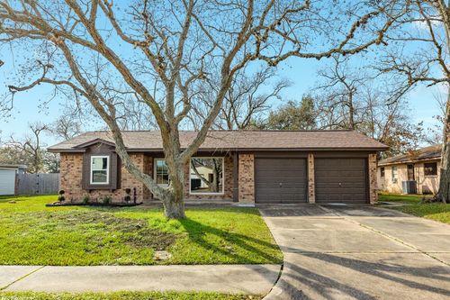 136 Talisman St, Lake Jackson, TX, 77566-6139 | Card Image