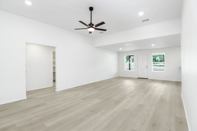 804 Bell St, House other with 3 bedrooms, 2 bathrooms and null parking in Coleman TX | Image 4