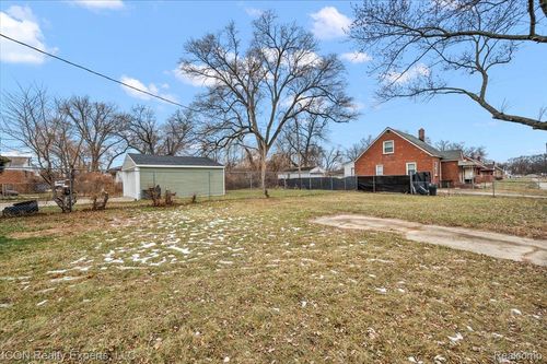 8104 Cloverdale Ave, Ferndale, MI, 48220-2266 | Card Image