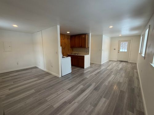 722 Vt Route 30, Townshend, VT, 05353-9728 | Card Image