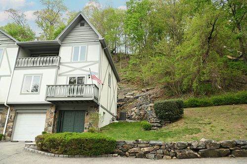 12 Hillcrest Ave, Pleasantville, NY, 10570-1959 | Card Image
