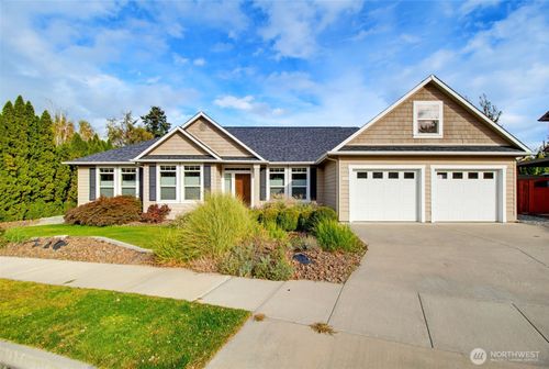 105 Pickens St, Wenatchee, WA, 98801-6382 | Card Image