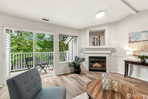 e305-25235 Se Klahanie Blvd, Sammamish, WA, 98029-5804 | Card Image
