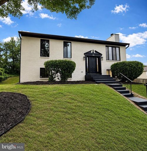 8802 Rosanne Ct, Clinton, MD, 20735-2465 | Card Image