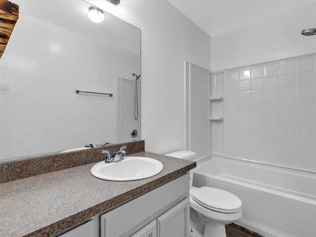 Full bath with bathing tub / shower combination, toilet, and vanity | Image 14