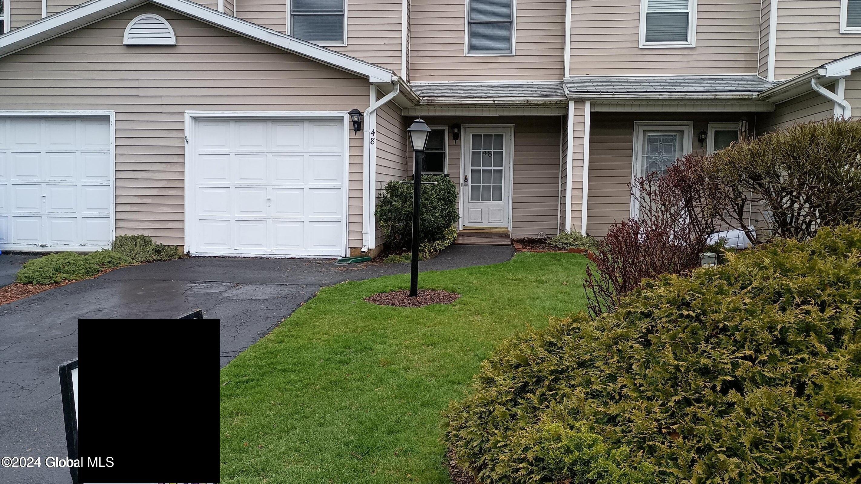 Cheryl Ct, Troy, NY 12180