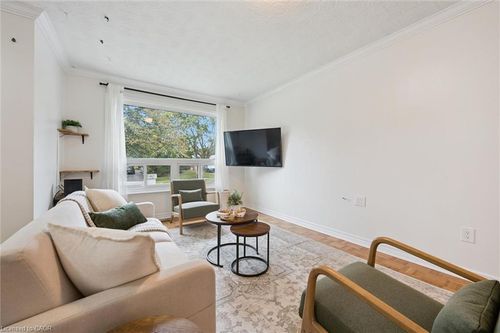 29 Mcilwraith Cres, Guelph, ON, N1E6J4 | Card Image