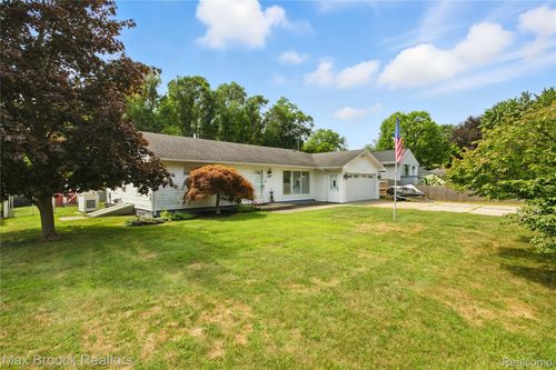 4125 Fenmore Ave, Waterford, MI, 48328-3082 | Card Image