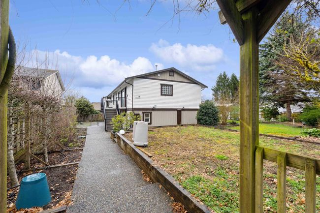 21495 Exeter Avenue, House other with 3 bedrooms, 3 bathrooms and 6 parking in Maple Ridge BC | Image 39