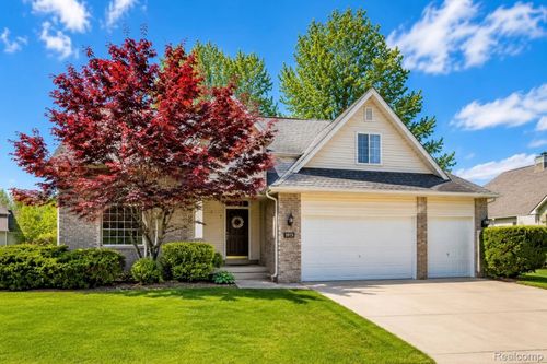 5195 Wyndham Pl, Fenton, MI, 48430-9161 | Card Image