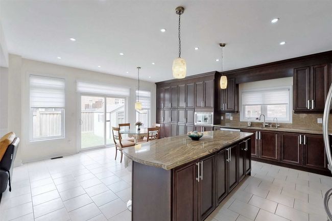 10 Gosling St, House other with 4 bedrooms, 5 bathrooms and 7 parking in Brampton ON | Image 11