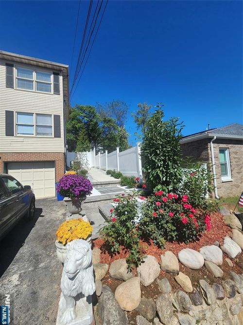 fl-2nd-52 N 14th St, Hawthorne, NJ, 07506-3761 | Card Image