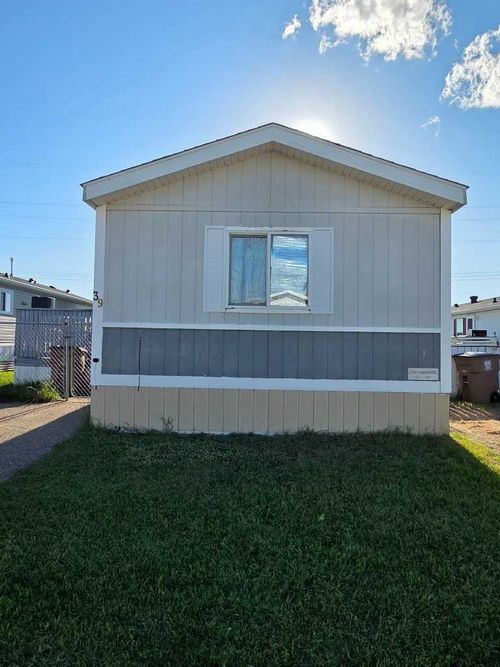 39 Maple Dr W, Brooks, AB, T1R1J2 | Card Image