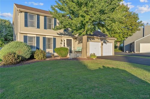 8227 Renfrew Dr, Liverpool, NY, 13090-6833 | Card Image