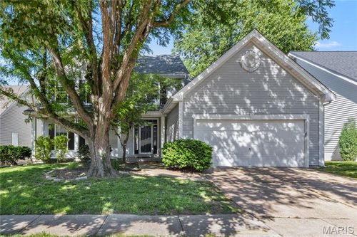 927 Wellesley Place Dr, Chesterfield, MO, 63017-0748 | Card Image