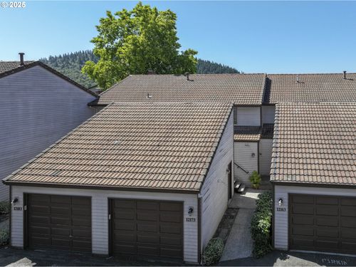 12173 Se 104th Ct, Happy Valley, OR, 97086-7939 | Card Image